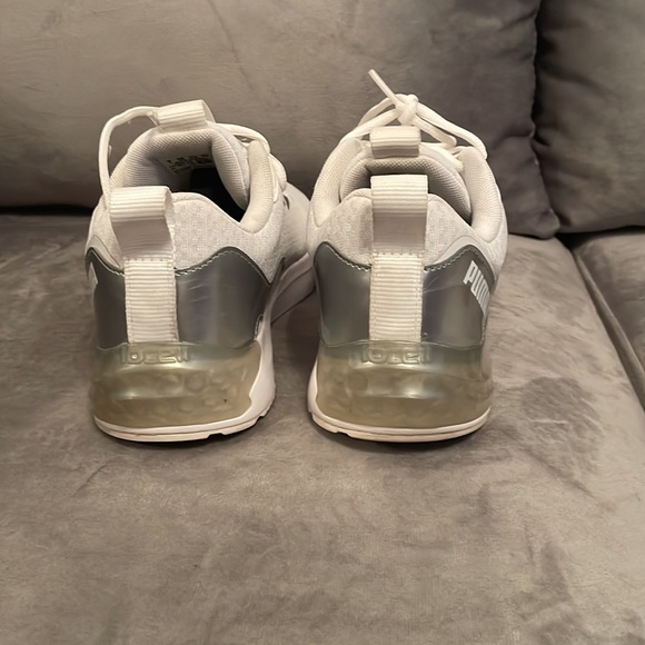 Women’s Puma White/Silver size 8.5 - Picture 3 of 8